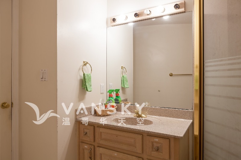 250401092914_bathroom picture 2.jpg